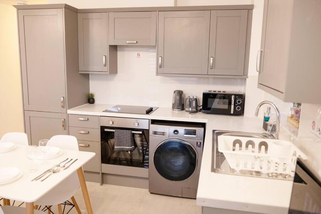 Walnut Luxurious 2-Bedroom With Ensuite - Parking, Netflix, Wifi - Close To Oxford, Bicester & Blenheim Palace 키들링턴 외부 사진