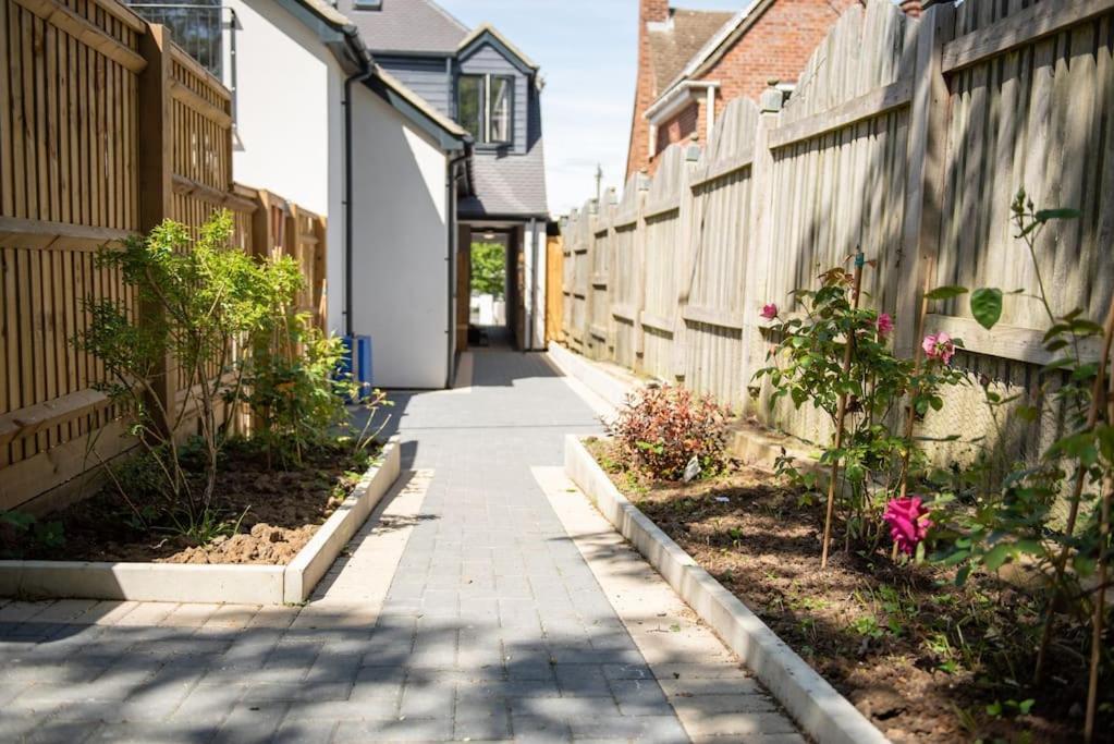 Walnut Luxurious 2-Bedroom With Ensuite - Parking, Netflix, Wifi - Close To Oxford, Bicester & Blenheim Palace 키들링턴 외부 사진