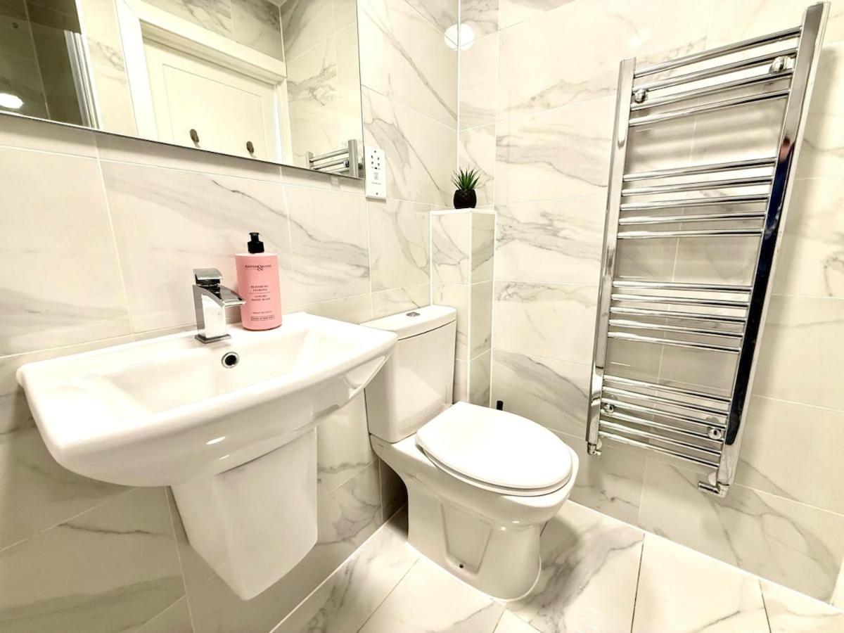 Walnut Luxurious 2-Bedroom With Ensuite - Parking, Netflix, Wifi - Close To Oxford, Bicester & Blenheim Palace 키들링턴 외부 사진